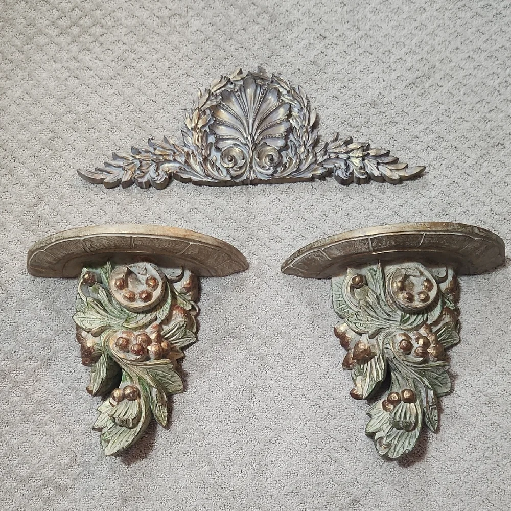 Decorative Wall Shelf Corbel Sophisticated Green & Gold Antique-Style Finish